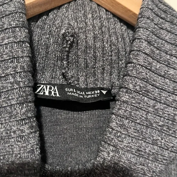 Zara Gray Sleeveless Turtleneck Sweater - Picture 3 of 3